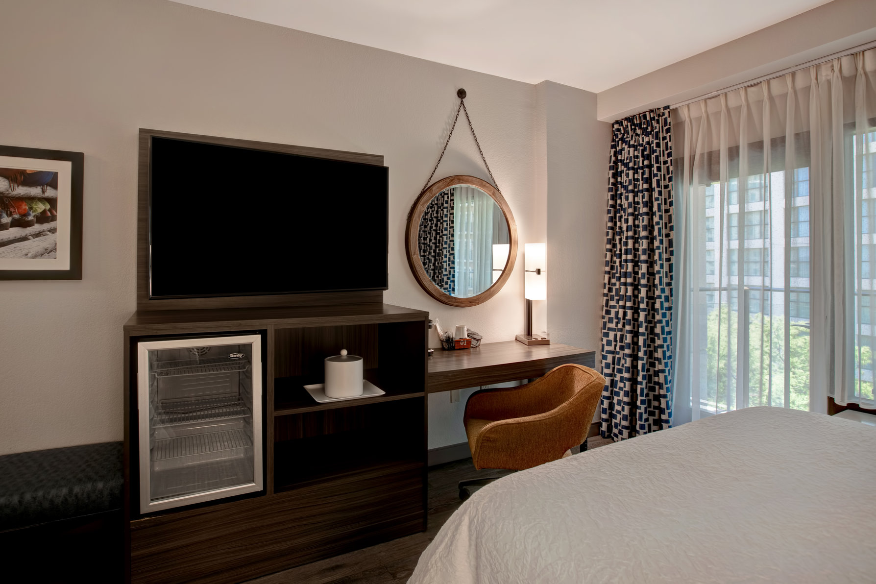 Hampton Inn & Suites by Hilton San Antonio Riverwalk Room Type - 2 QN ACC TUB BALCONY RVVW
