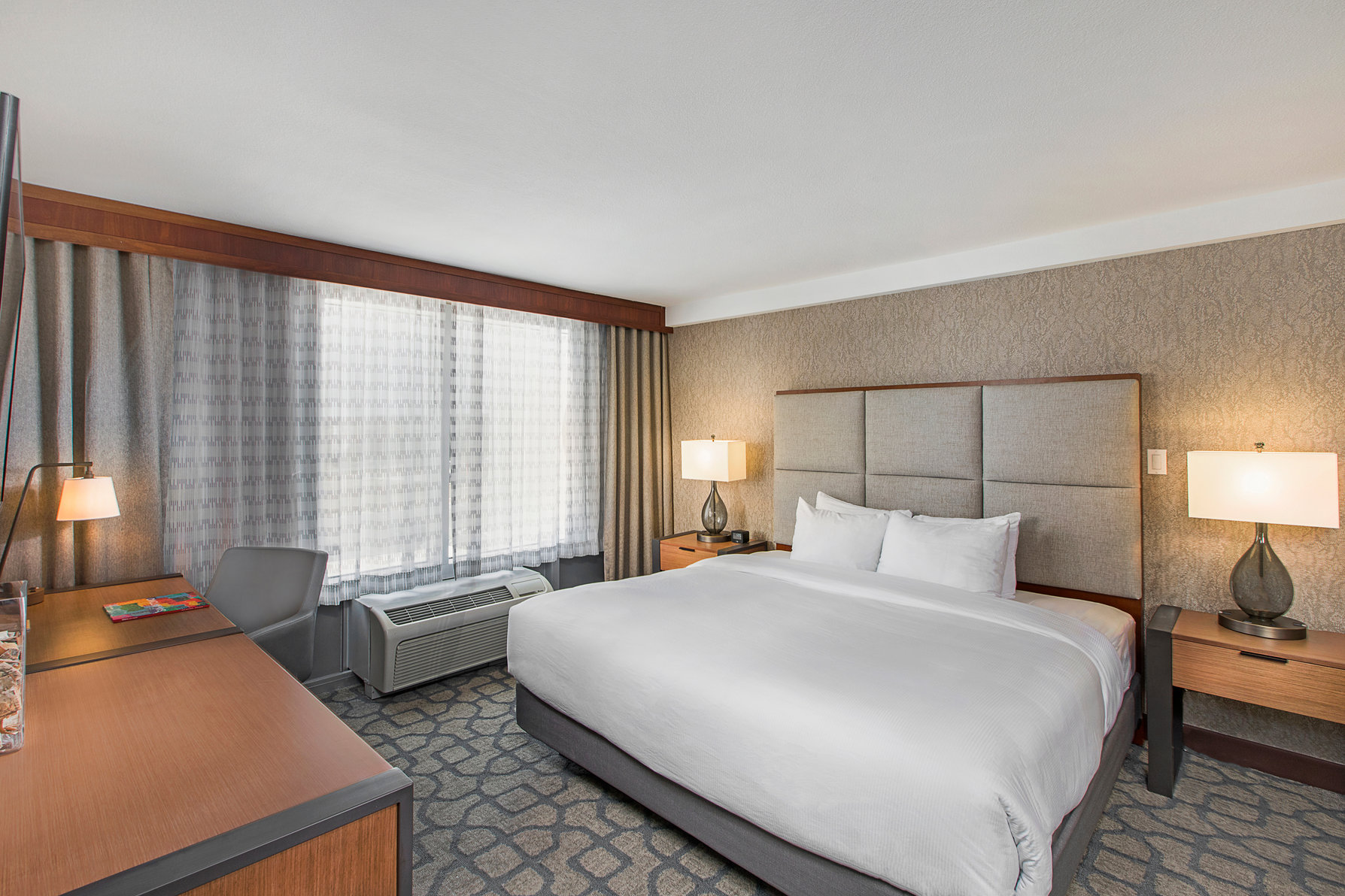 DoubleTree by Hilton San Antonio Northwest Room Type - 1 KING W SOFABED