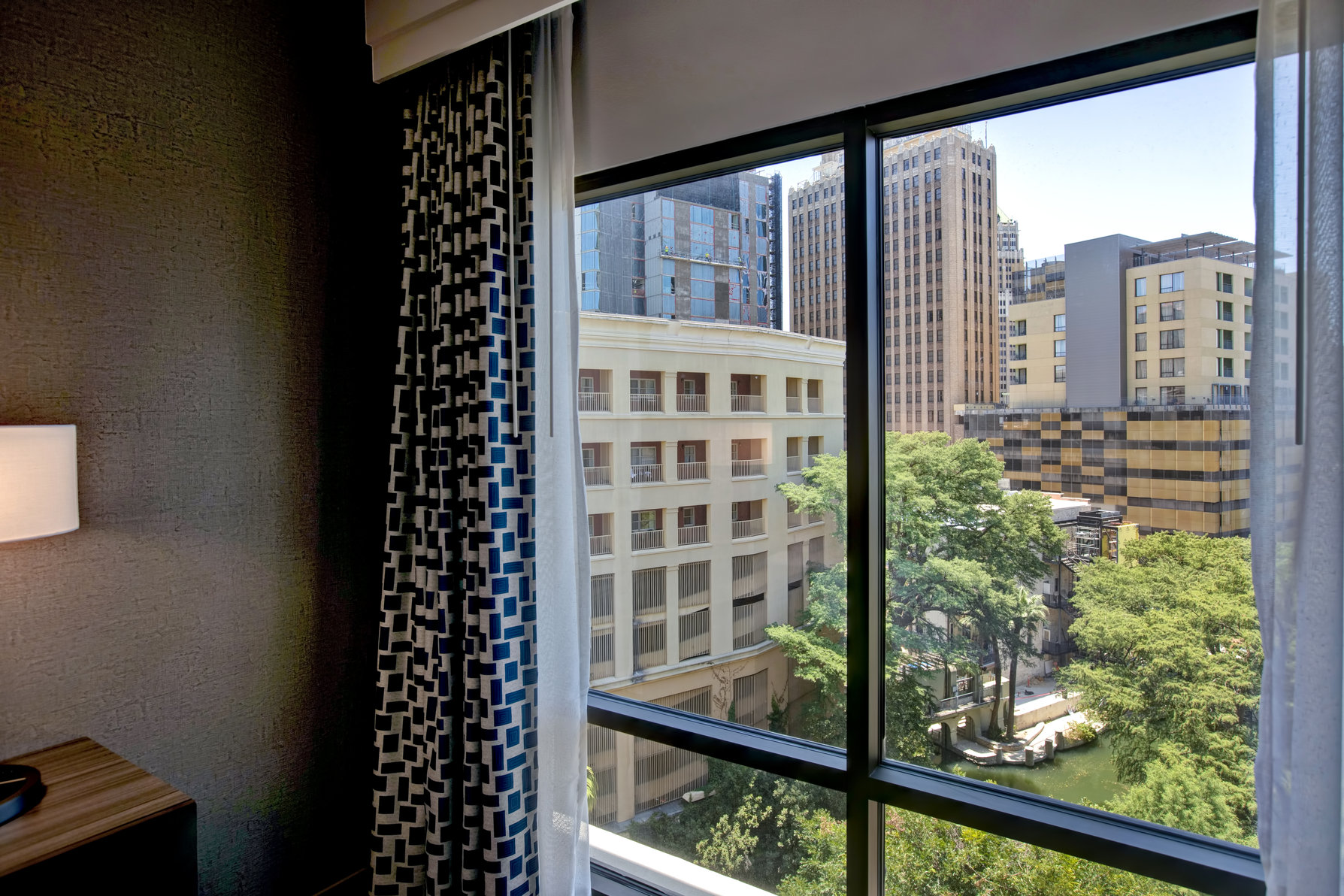 Hampton Inn & Suites by Hilton San Antonio Riverwalk Room Type - 1 KING SUITE RIVER VIEW NS