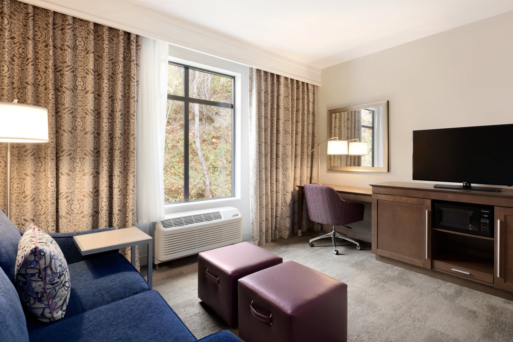 Hampton Inn and Suites Seattle/Renton Room Type - 1 KING SFBD/MIC/FRG NS