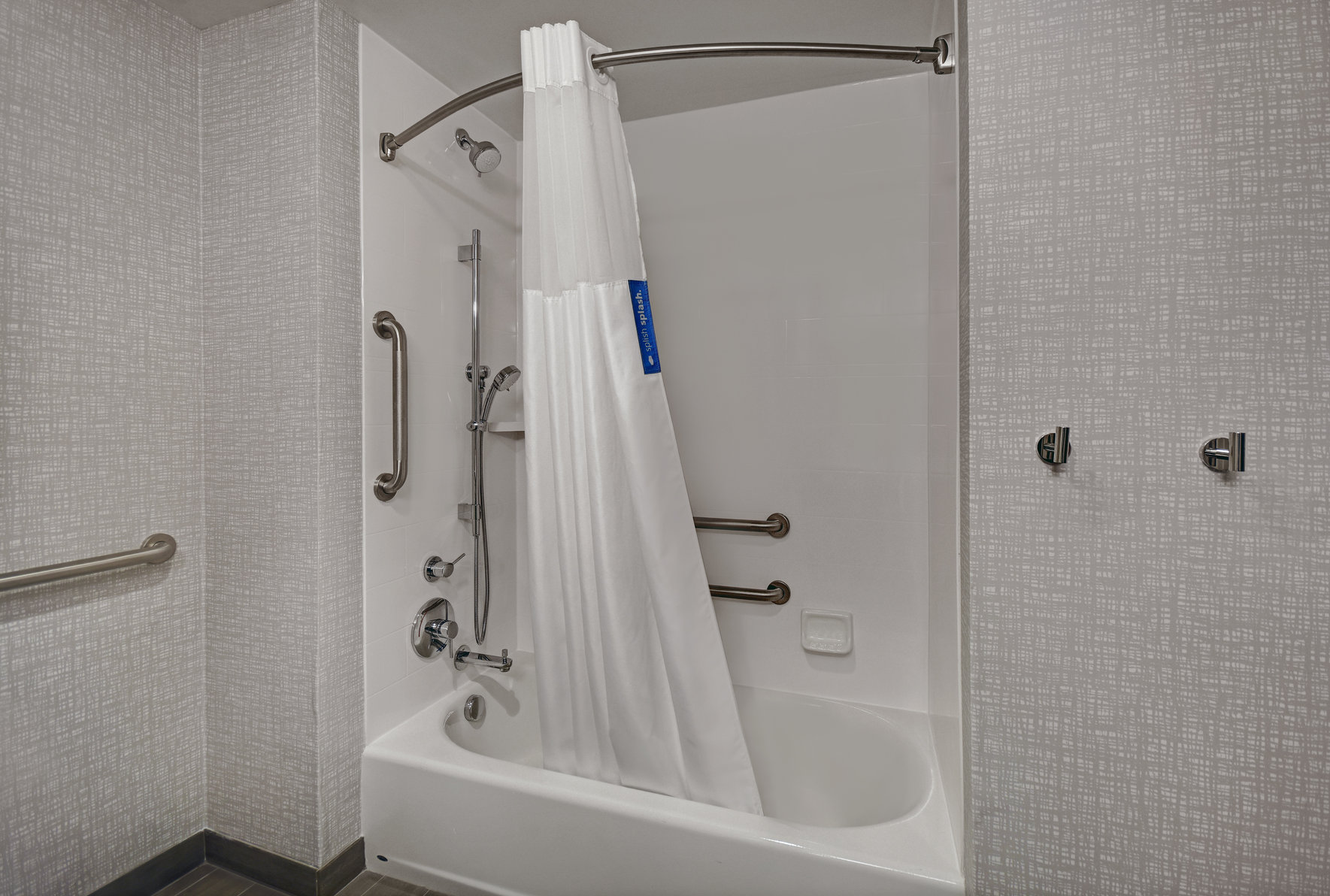 Hampton Inn Cave City, KY Room Type - 2QN MOB HEARING ACC TUB NS