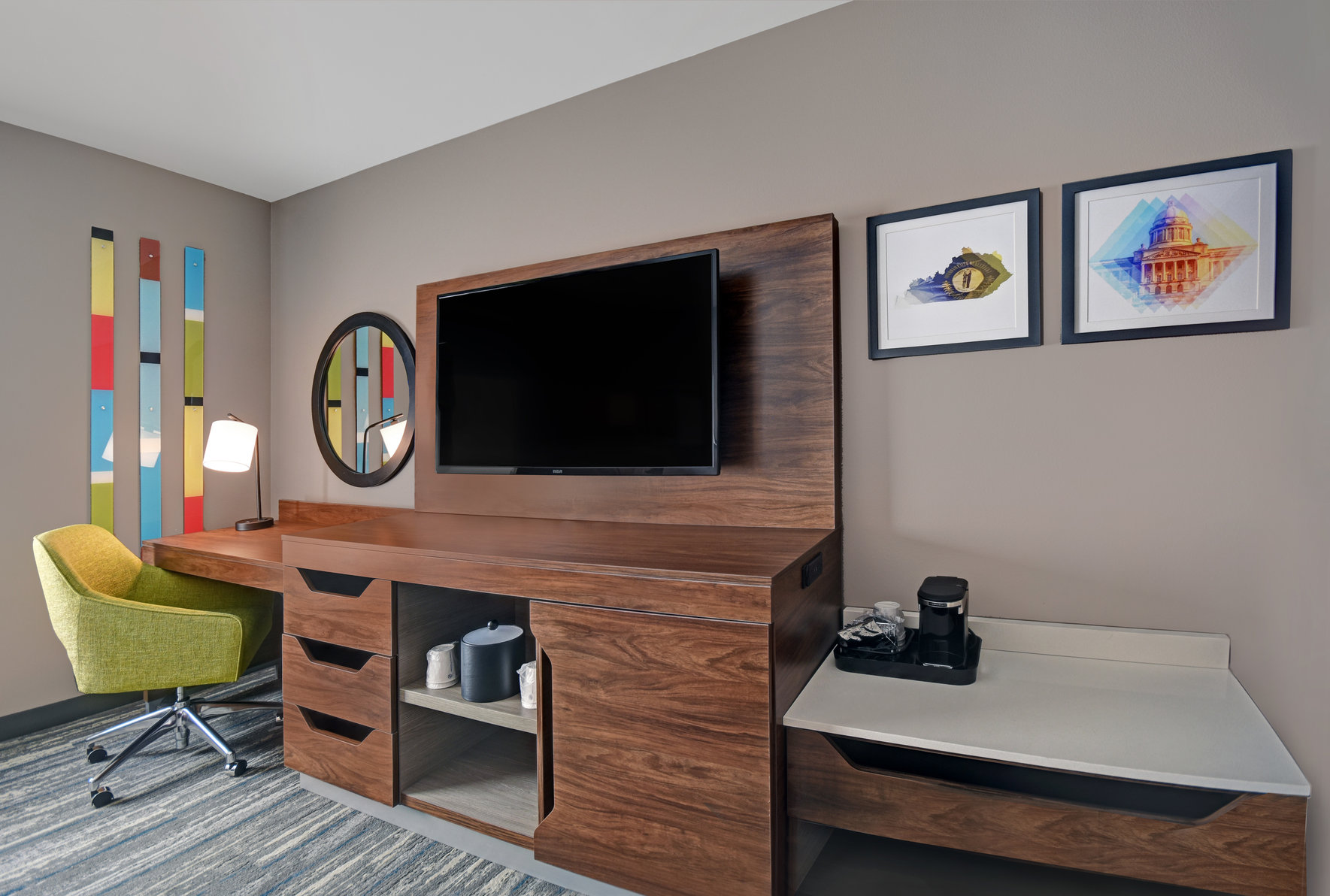 Hampton Inn Cave City, KY Room Type - 1 KING W SOFABED W FRIDGE