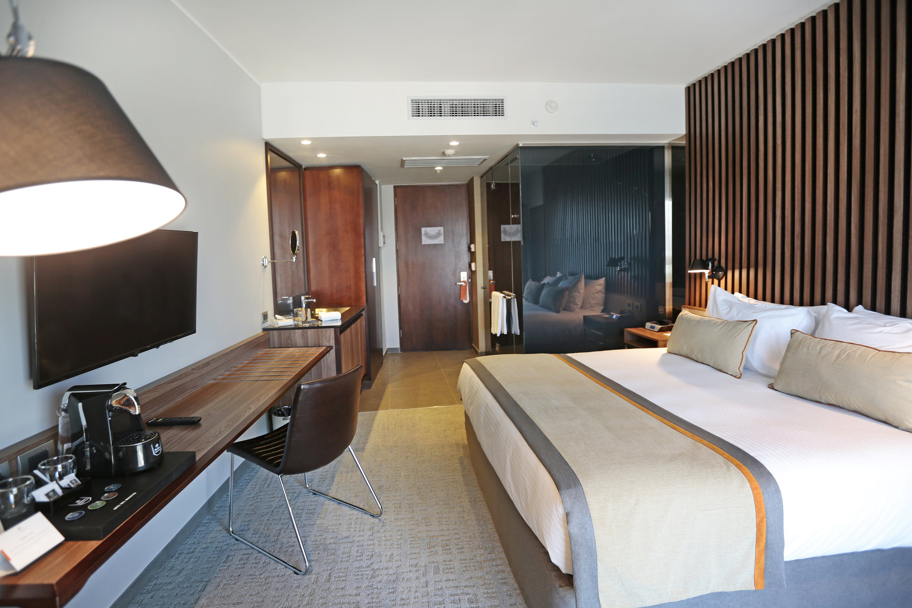 DoubleTree by Hilton Santiago Kennedy, Chile Room Type - 1 KG ACC RI SHWR