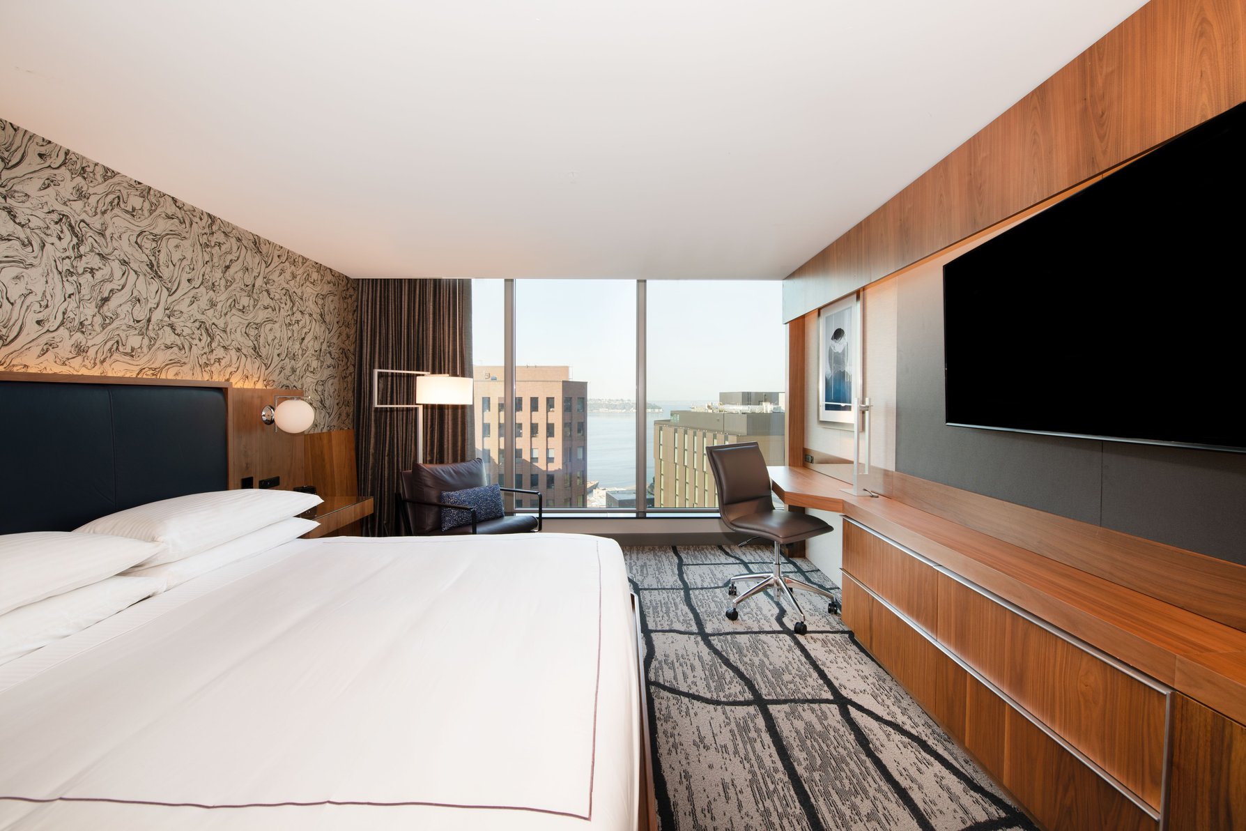 The Charter Seattle, Curio Collection by Hilton Room Type - 1 KING BED DELUXE CITY VW