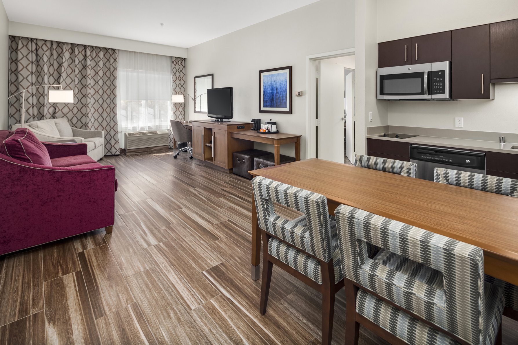 Hampton Inn & Suites Seattle North Lynnwood Room Type - 1K DELUXE STE W  KITCHN NS