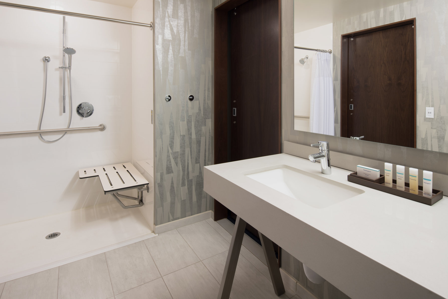 Embassy Suites by Hilton Seattle Downtown Pioneer Square Room Type - SUITE- 2Q- MOB ACC RI SHWR