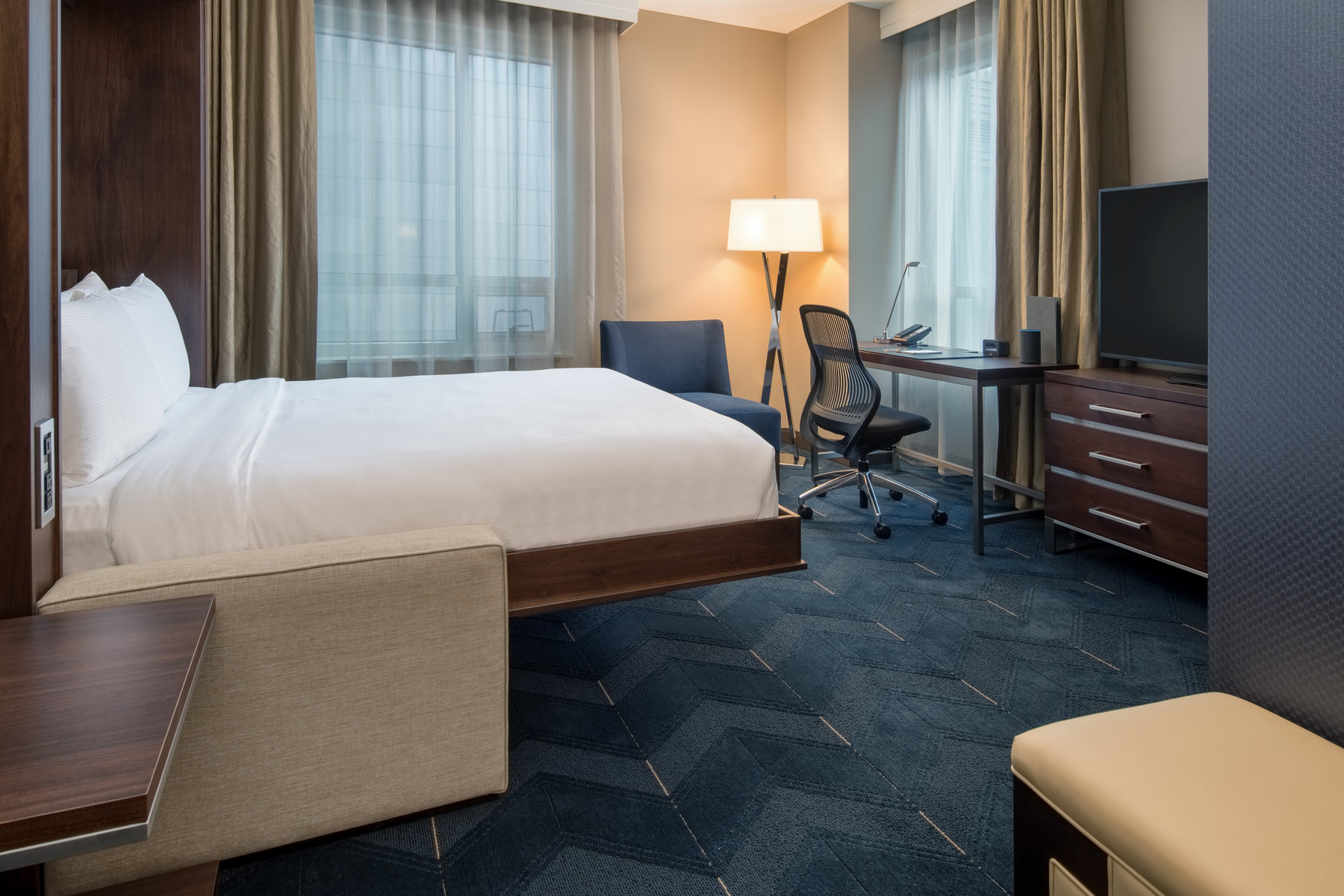 Embassy Suites by Hilton Seattle Downtown Pioneer Square Room Type - 1K 1Q MURPHY-2BA-URBAN STE