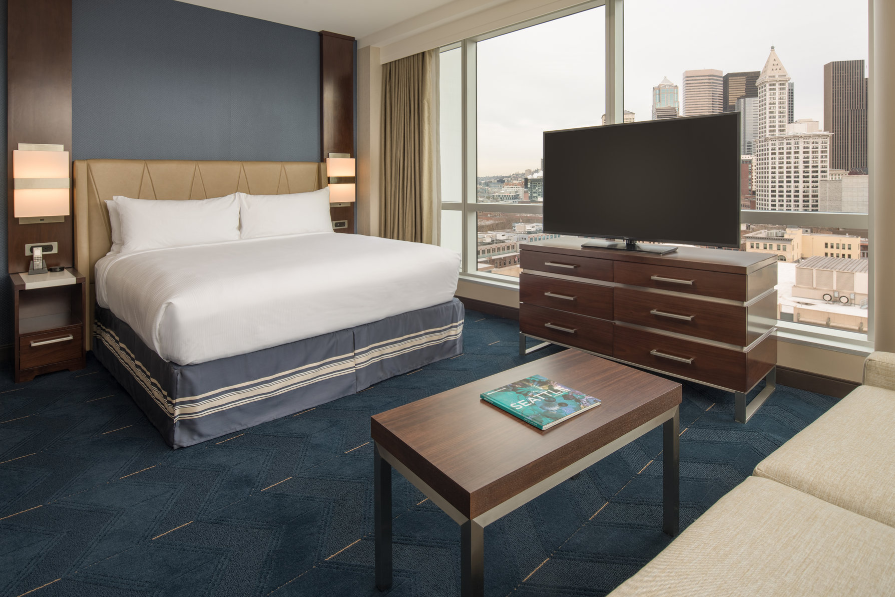 Embassy Suites by Hilton Seattle Downtown Pioneer Square Room Type - CITY VIEW CORNER STUDIO 1K