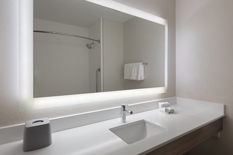 HOLIDAY INN EXPRESS SHEBOYGAN