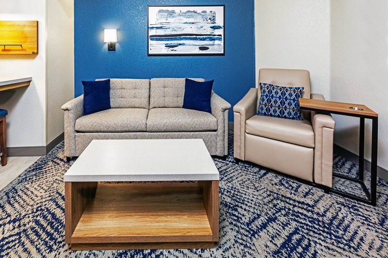 CANDLEWOOD SUITES FAYETTEVILL