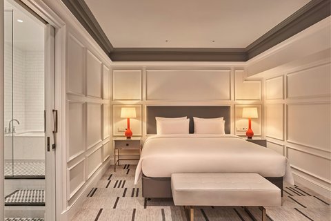 Big Ben Balcony Suite Bedroom