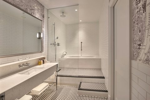Suite Bathroom