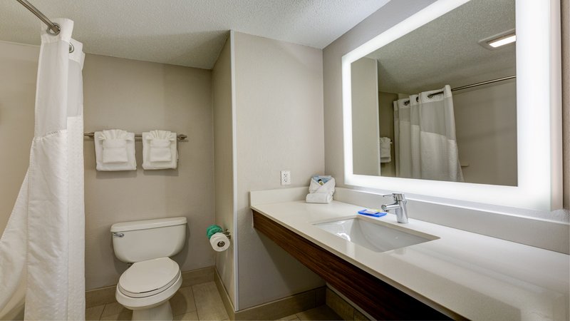 HOLIDAY INN EXP ASHTABULA