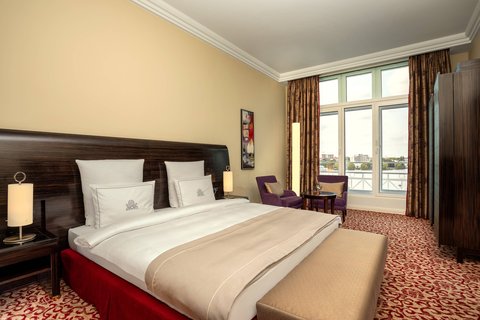 King Superior Suite - Lake View