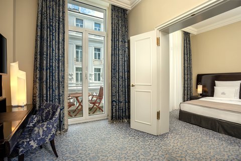 King Junior Suite - City View