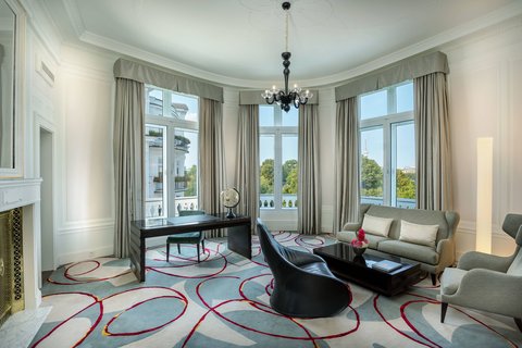 Suite - Living Room