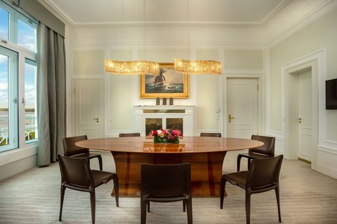 Presidential Suite - Meeting Room