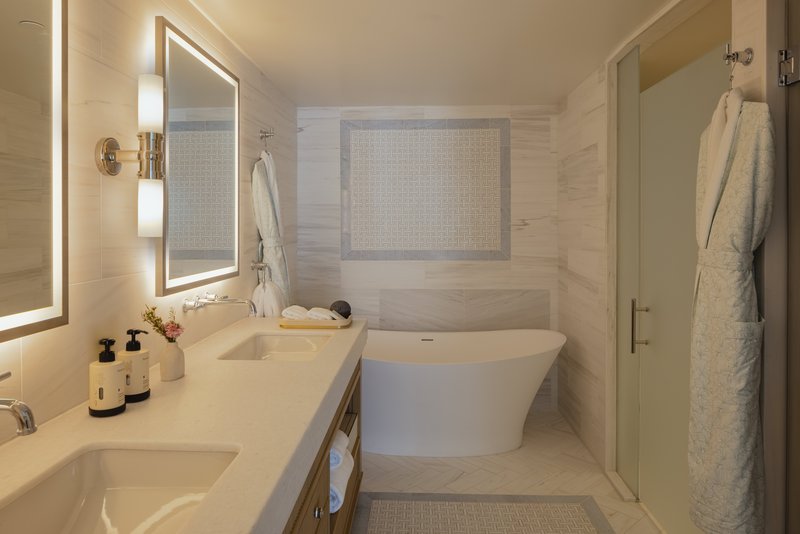 1 King Premium Oceanfront