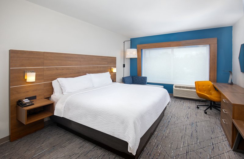 Holiday Inn Express and Suites Carrollton West