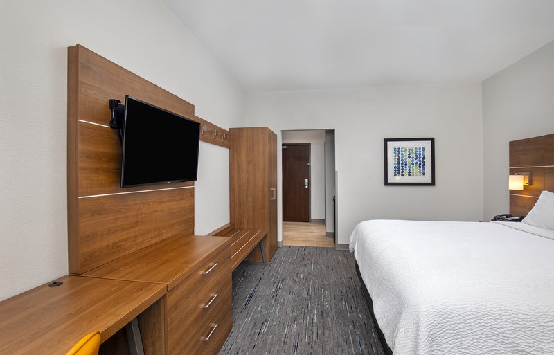 Holiday Inn Express and Suites Carrollton West