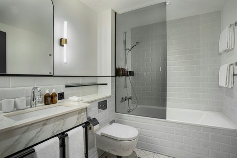 Superior King - Bathroom