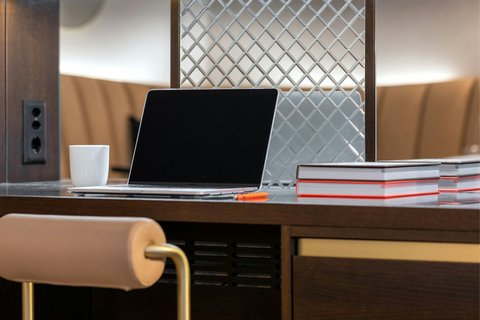 Work station