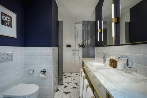 Junior Suite - Bathroom