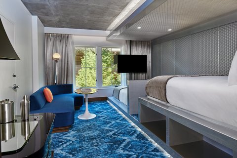 Queen/Queen Tiered Guest Room