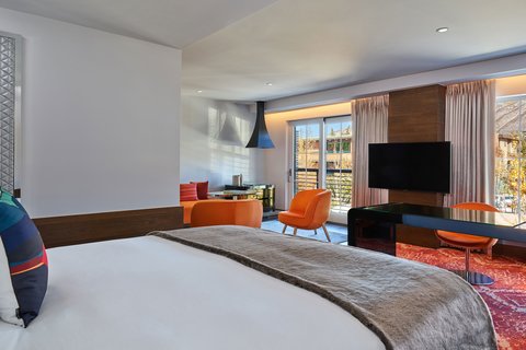 King Wow Suite