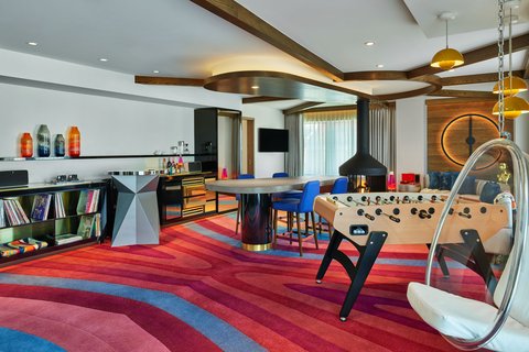 Extreme Wow Suite - Living Room