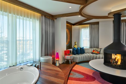 Extreme Wow Suite - Living Room