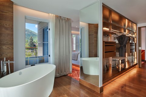 Wow Suite Bathroom