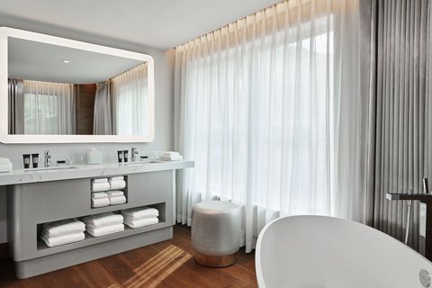 Wow Suite Bathroom