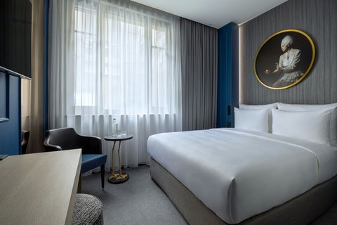 Luc Queen Room