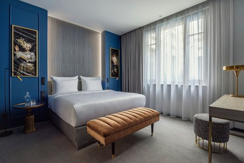 Luc King Room
