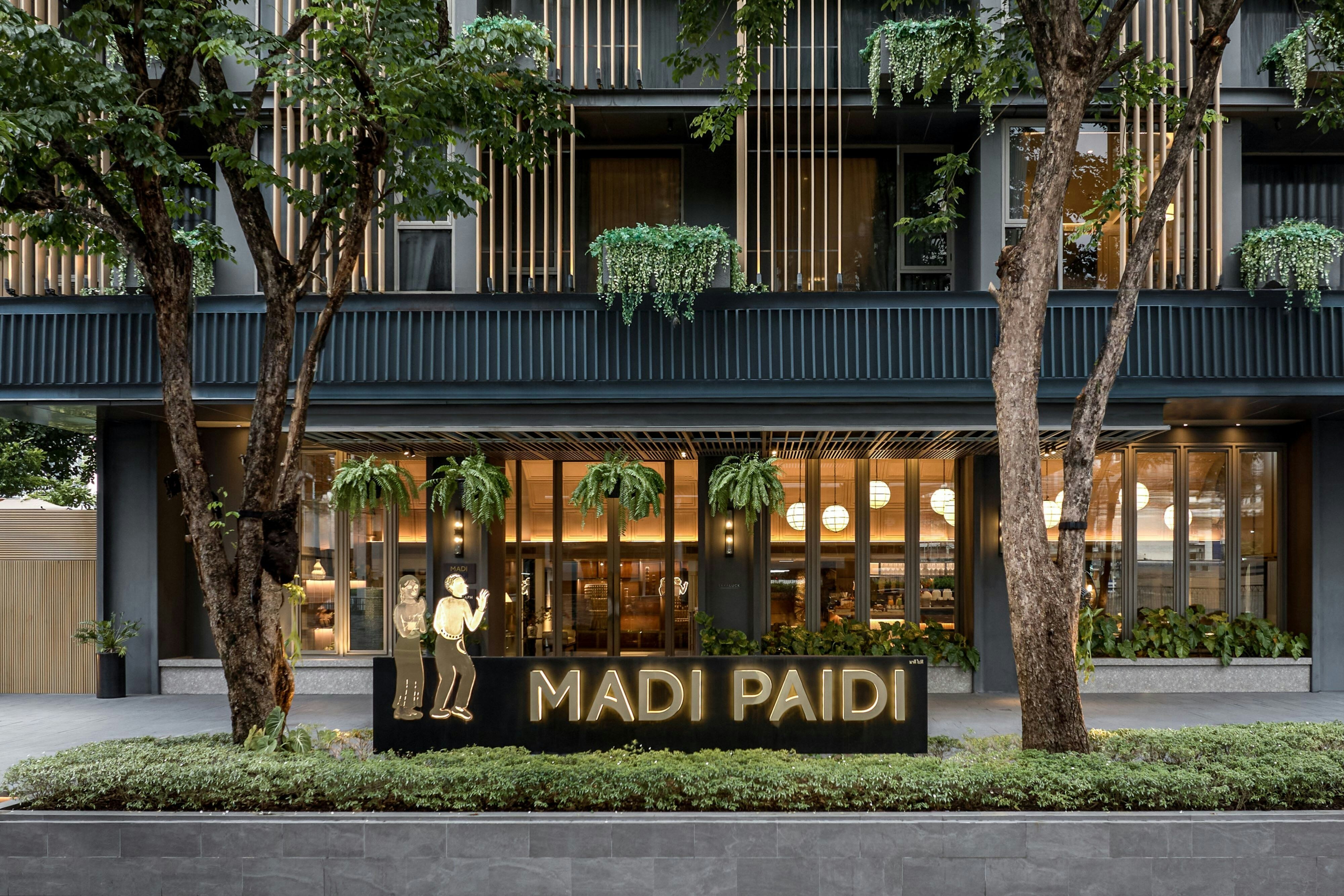 Madi Paidi Bangkok, Autograph Collection
