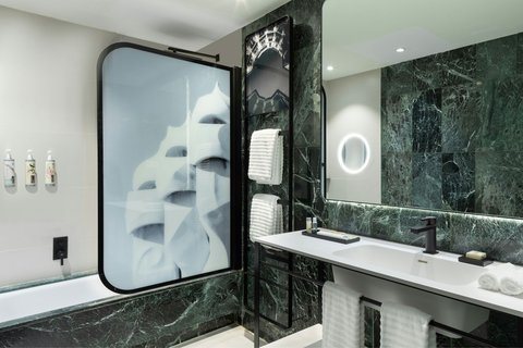Urban Superior bathroom