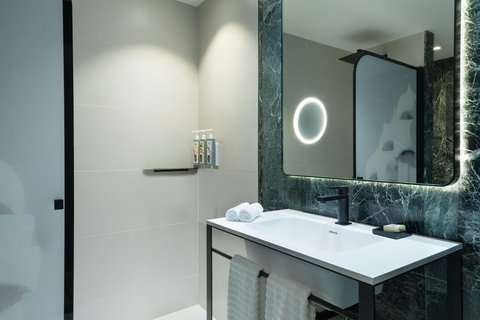 Urban Superior bathroom