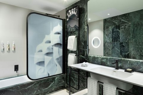 Urban Superior bathroom