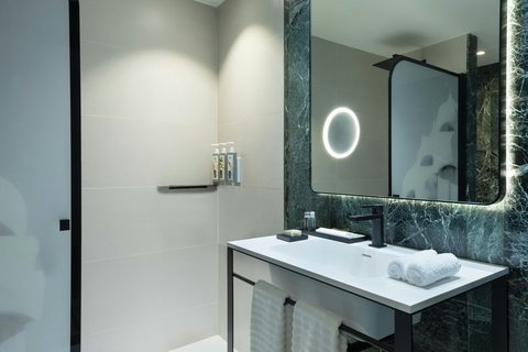 Urban Superior bathroom