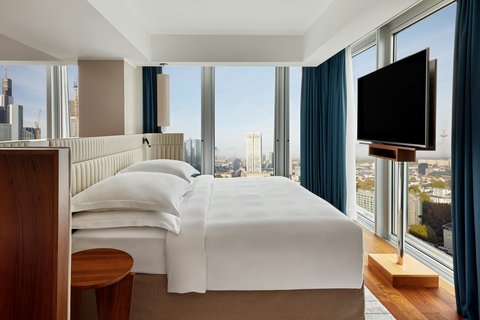 Panoramic Suite - Bedroom View