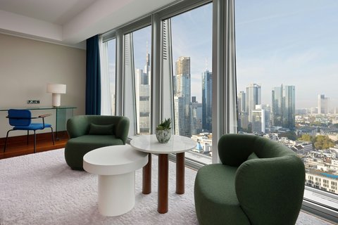 Skyline Junior Suite - Living Room