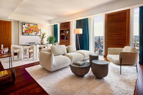 Senator Suite Livingroom