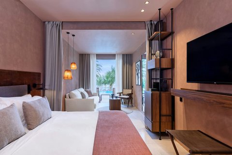 Suite with Swim Up Pool