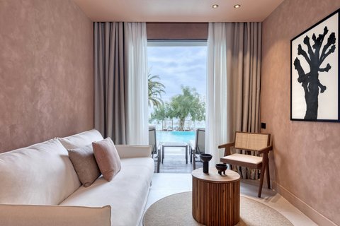 Suite with Swim Up Pool