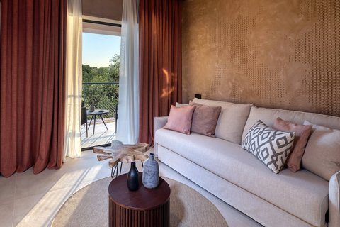 Tropical Guest Room - Living Area