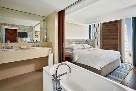 Grand Deluxe Guest Room - Bathroom