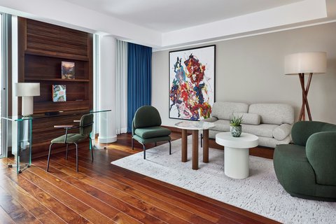 Corner Deluxe Room - Living Room