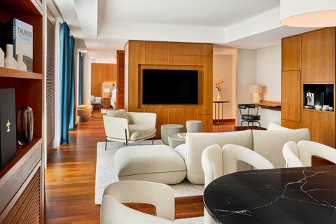 Senator Suite Livingroom