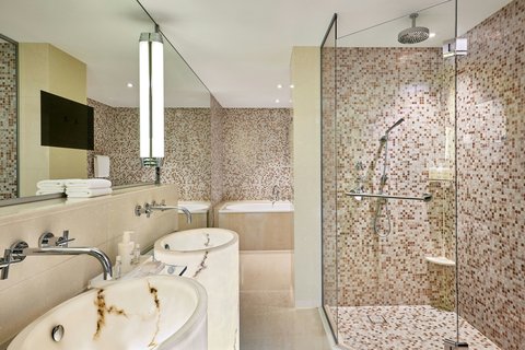 Panoramic Suite - Bathroom